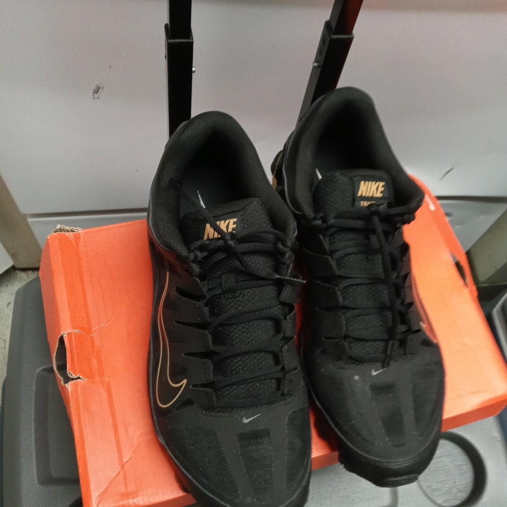 Size 12 mens nike reax